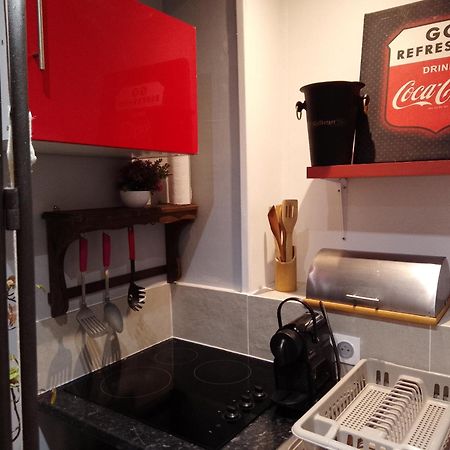 Guesthouse Familial Pour 1,2,3,4 Personnes De 42M2-Accessible Handic -Rez De Chaussee-Vues Sur Rue Et Patio Prive - Sejour,Chambre Separee,Cuisine,Salle De Bain,Lit Double Et Canape-Lit 2Pers-Entree De La Rue Berzelius-5 Minutes Du Metro Brochant-Lig Paris Exterior foto