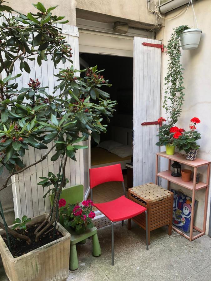 Guesthouse Familial Pour 1,2,3,4 Personnes De 42M2-Accessible Handic -Rez De Chaussee-Vues Sur Rue Et Patio Prive - Sejour,Chambre Separee,Cuisine,Salle De Bain,Lit Double Et Canape-Lit 2Pers-Entree De La Rue Berzelius-5 Minutes Du Metro Brochant-Lig Paris Exterior foto
