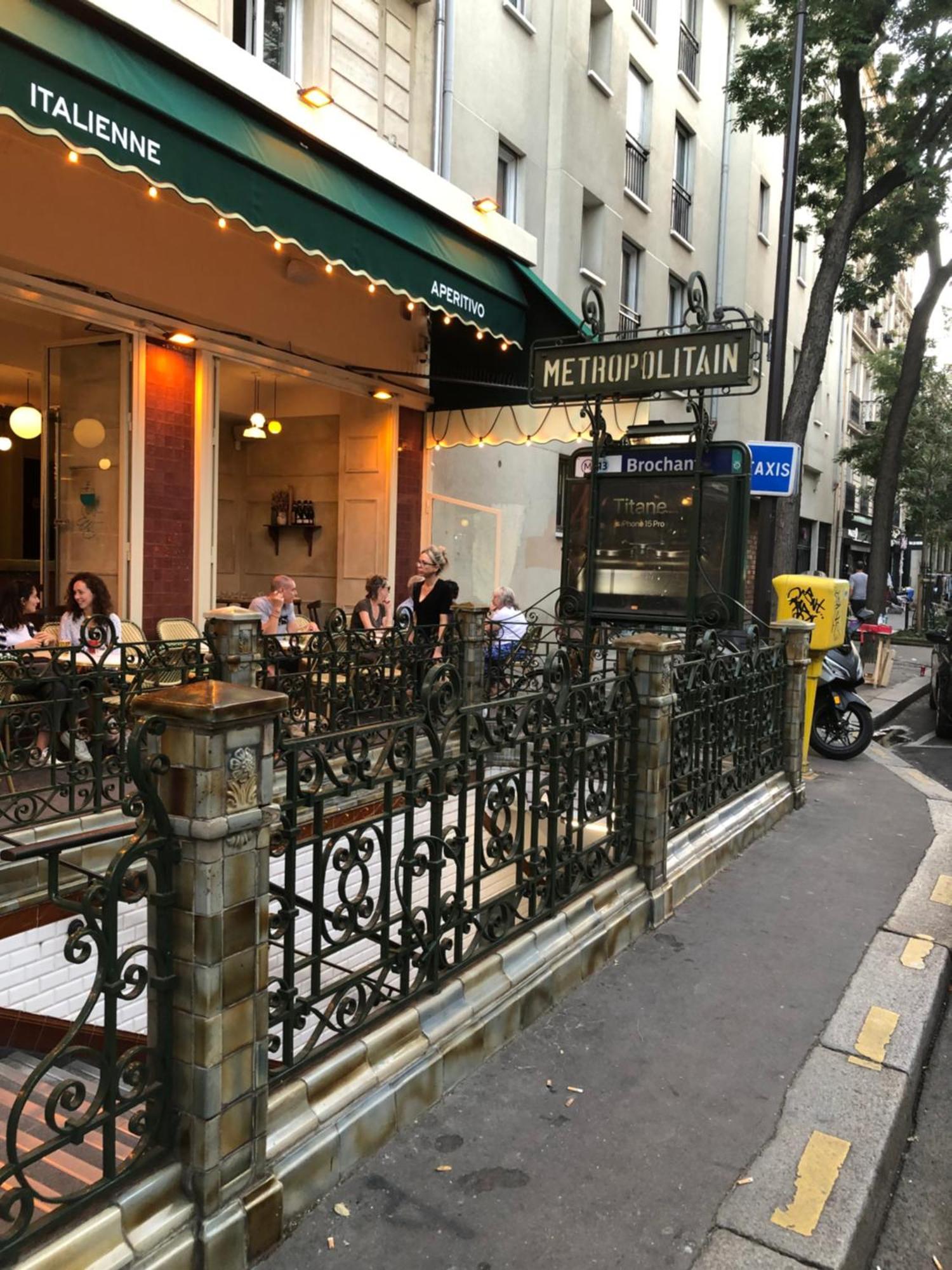 Guesthouse Familial Pour 1,2,3,4 Personnes De 42M2-Accessible Handic -Rez De Chaussee-Vues Sur Rue Et Patio Prive - Sejour,Chambre Separee,Cuisine,Salle De Bain,Lit Double Et Canape-Lit 2Pers-Entree De La Rue Berzelius-5 Minutes Du Metro Brochant-Lig Paris Exterior foto