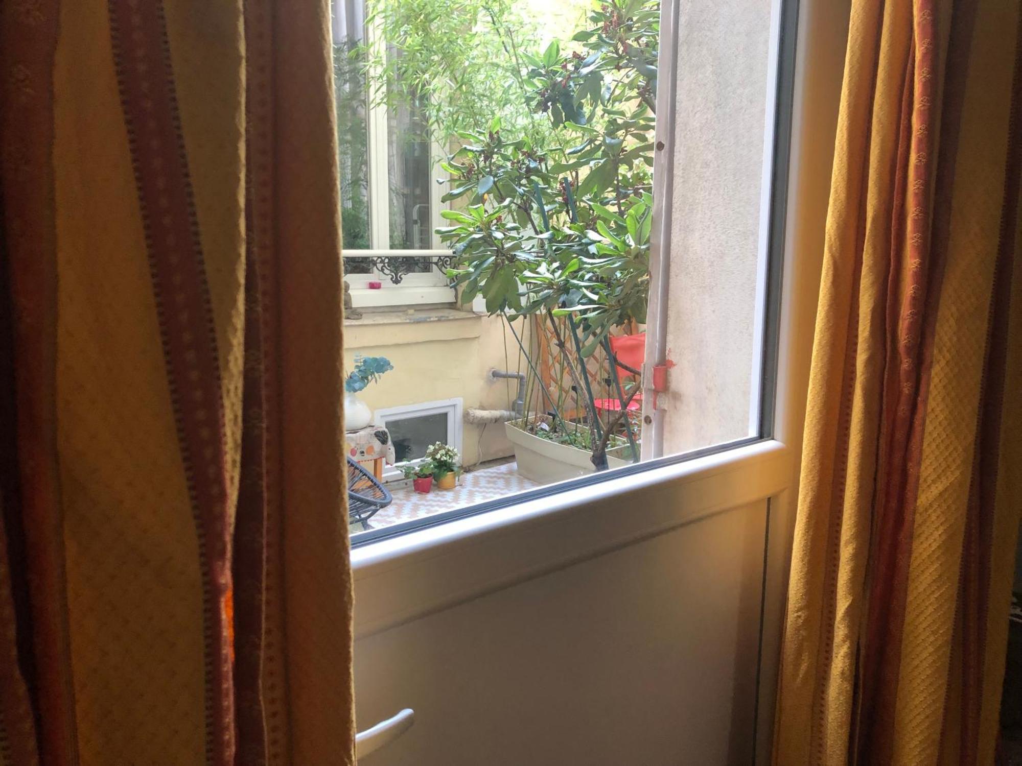 Guesthouse Familial Pour 1,2,3,4 Personnes De 42M2-Accessible Handic -Rez De Chaussee-Vues Sur Rue Et Patio Prive - Sejour,Chambre Separee,Cuisine,Salle De Bain,Lit Double Et Canape-Lit 2Pers-Entree De La Rue Berzelius-5 Minutes Du Metro Brochant-Lig Paris Exterior foto