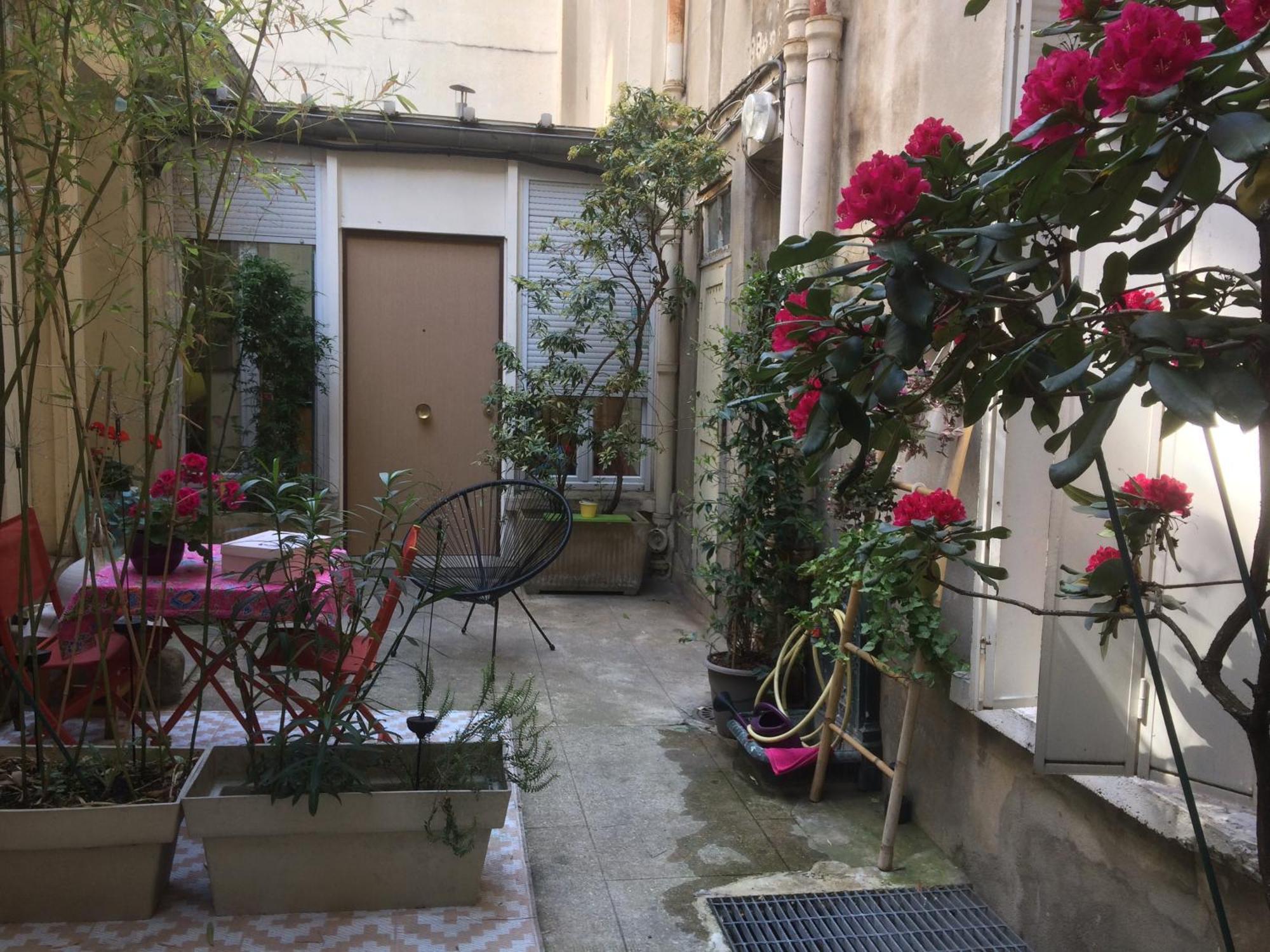 Guesthouse Familial Pour 1,2,3,4 Personnes De 42M2-Accessible Handic -Rez De Chaussee-Vues Sur Rue Et Patio Prive - Sejour,Chambre Separee,Cuisine,Salle De Bain,Lit Double Et Canape-Lit 2Pers-Entree De La Rue Berzelius-5 Minutes Du Metro Brochant-Lig Paris Exterior foto