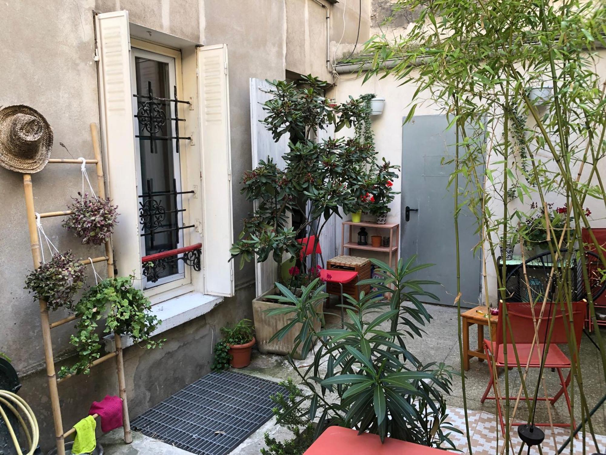 Guesthouse Familial Pour 1,2,3,4 Personnes De 42M2-Accessible Handic -Rez De Chaussee-Vues Sur Rue Et Patio Prive - Sejour,Chambre Separee,Cuisine,Salle De Bain,Lit Double Et Canape-Lit 2Pers-Entree De La Rue Berzelius-5 Minutes Du Metro Brochant-Lig Paris Exterior foto