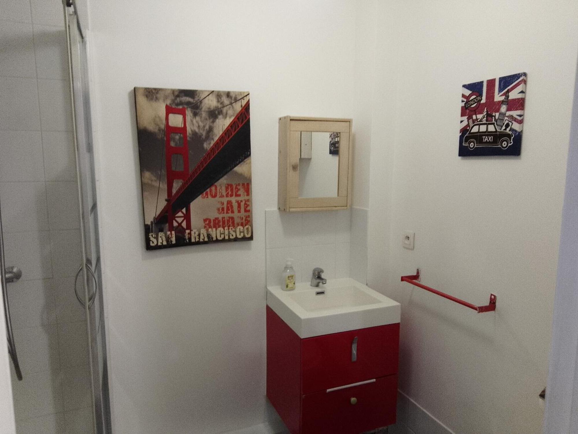 Guesthouse Familial Pour 1,2,3,4 Personnes De 42M2-Accessible Handic -Rez De Chaussee-Vues Sur Rue Et Patio Prive - Sejour,Chambre Separee,Cuisine,Salle De Bain,Lit Double Et Canape-Lit 2Pers-Entree De La Rue Berzelius-5 Minutes Du Metro Brochant-Lig Paris Exterior foto