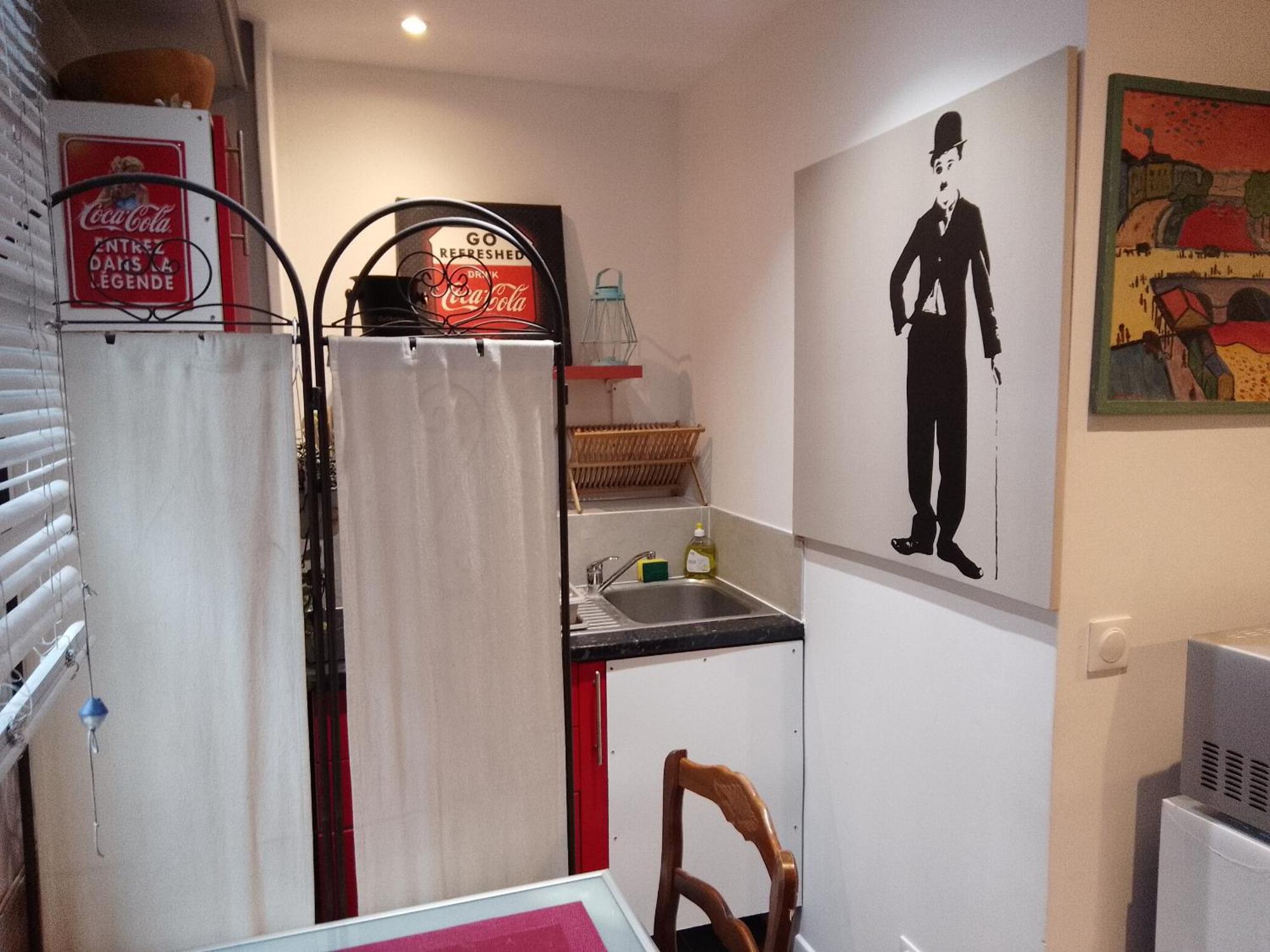 Guesthouse Familial Pour 1,2,3,4 Personnes De 42M2-Accessible Handic -Rez De Chaussee-Vues Sur Rue Et Patio Prive - Sejour,Chambre Separee,Cuisine,Salle De Bain,Lit Double Et Canape-Lit 2Pers-Entree De La Rue Berzelius-5 Minutes Du Metro Brochant-Lig Paris Exterior foto
