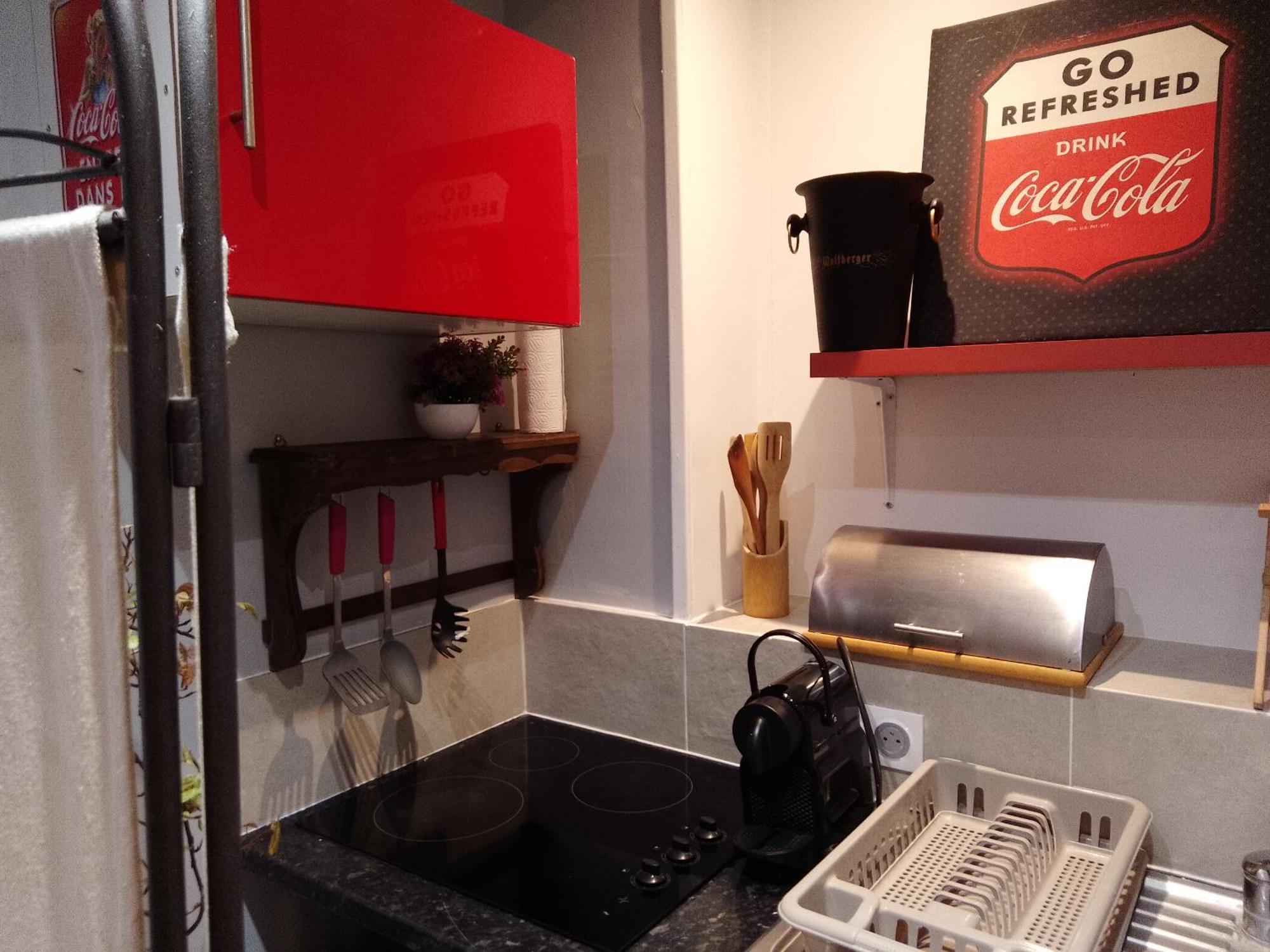 Guesthouse Familial Pour 1,2,3,4 Personnes De 42M2-Accessible Handic -Rez De Chaussee-Vues Sur Rue Et Patio Prive - Sejour,Chambre Separee,Cuisine,Salle De Bain,Lit Double Et Canape-Lit 2Pers-Entree De La Rue Berzelius-5 Minutes Du Metro Brochant-Lig Paris Exterior foto