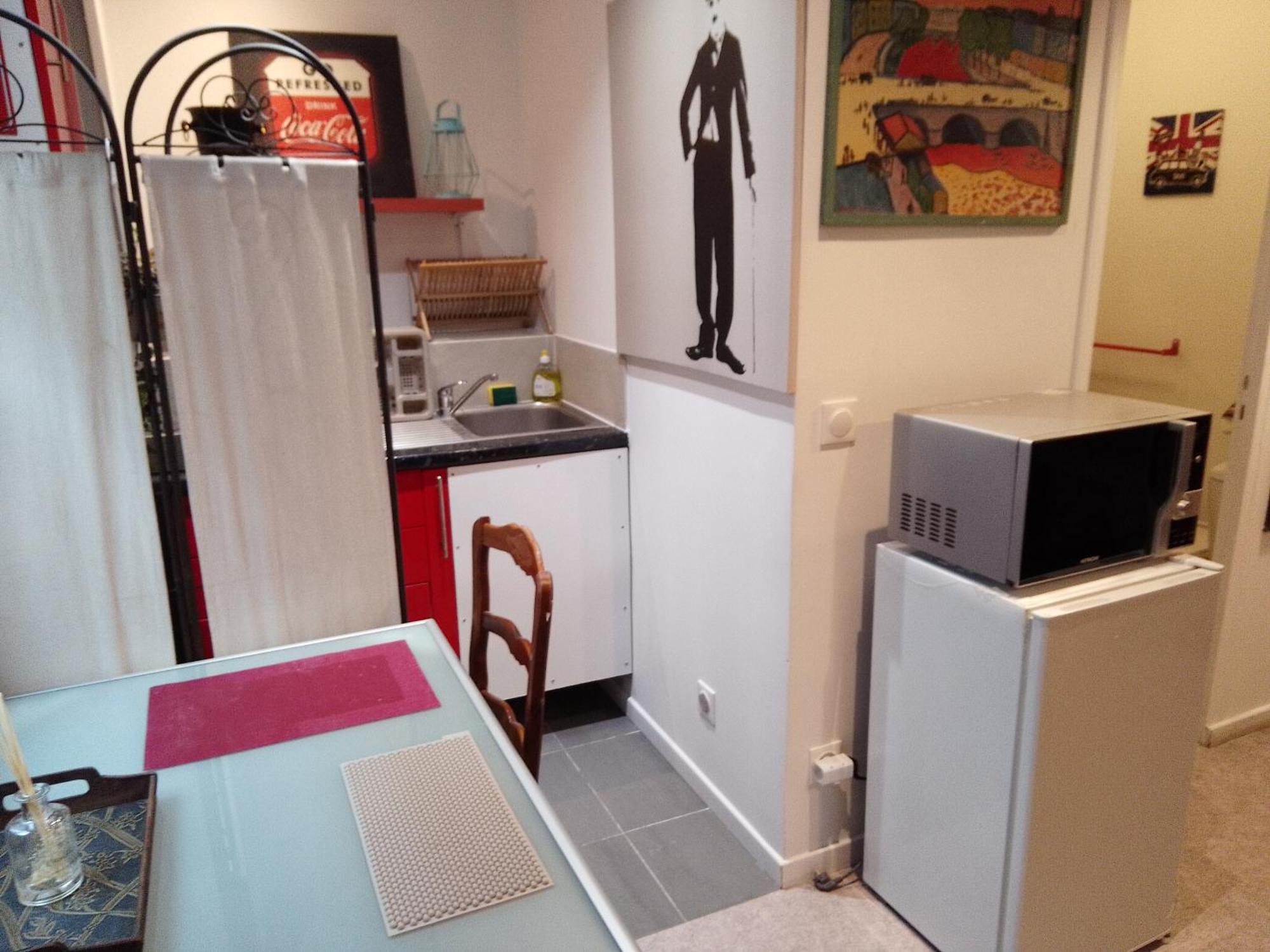 Guesthouse Familial Pour 1,2,3,4 Personnes De 42M2-Accessible Handic -Rez De Chaussee-Vues Sur Rue Et Patio Prive - Sejour,Chambre Separee,Cuisine,Salle De Bain,Lit Double Et Canape-Lit 2Pers-Entree De La Rue Berzelius-5 Minutes Du Metro Brochant-Lig Paris Exterior foto